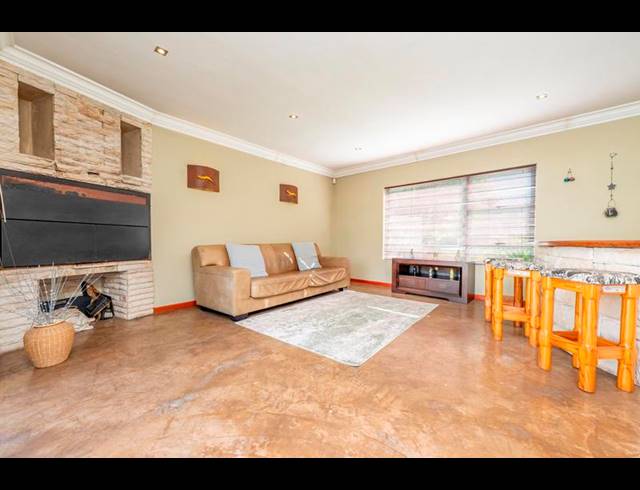 4 BEDROOM HOUSE FOR SALE IN DE TIJGER